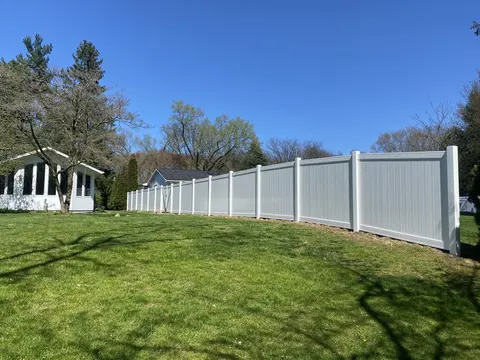 White privacy vinyl fencing