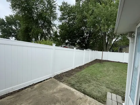 White privacy vinyl fencing