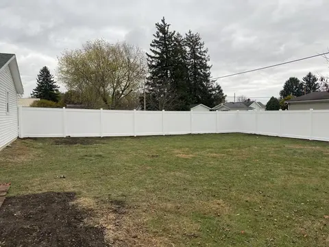 White privacy vinyl fencing