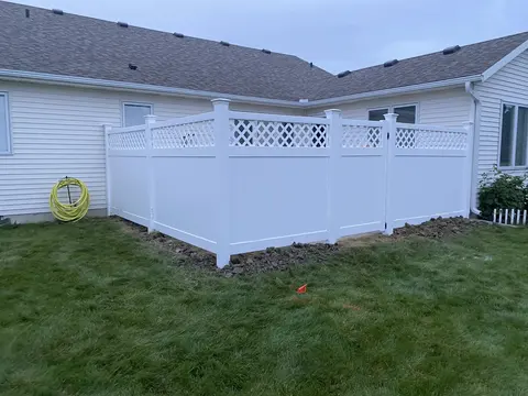 Vinyl privacy fence with lattice above the boards