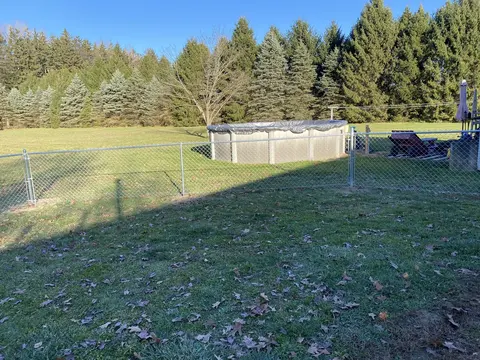 Silver-colored chain-link fencing