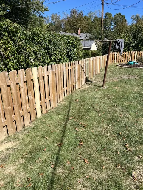 Shadowbox wood fencing