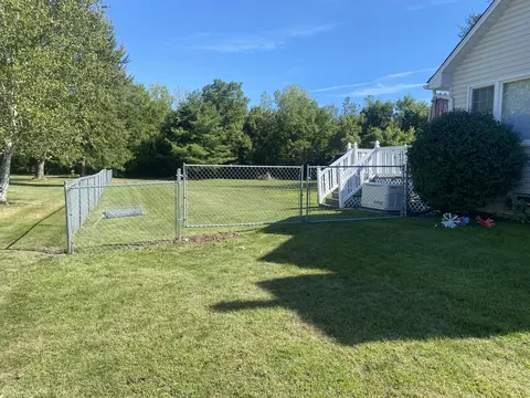 Silver-colored chain-link fencing