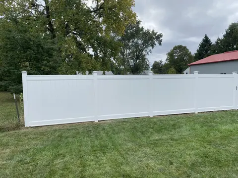 White privacy vinyl fencing