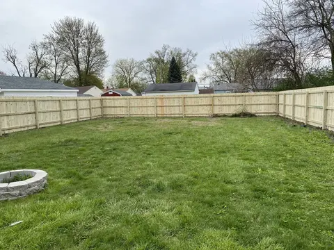 Wood privacy fencing