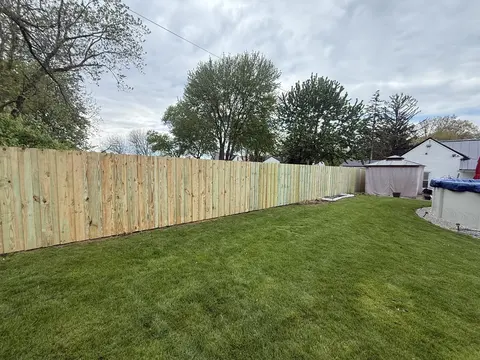 Board-on-board wood privacy fencing
