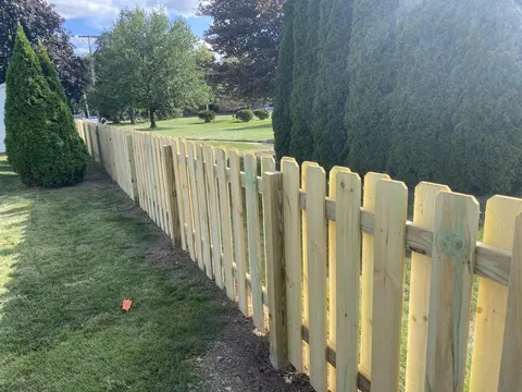 Shadowbox wood fencing