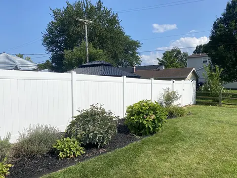 White privacy vinyl fencing