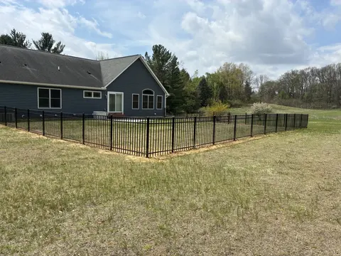 Flat-top ornamental metal fencing