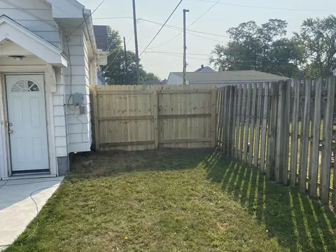 Wood privacy fence, viewed from the rail side