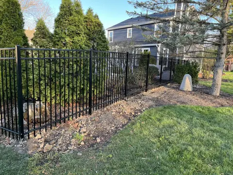 Flat-top ornamental metal fencing
