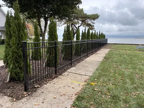 Flat-top ornamental metal fencing