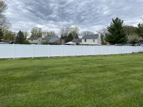 White privacy vinyl fencing