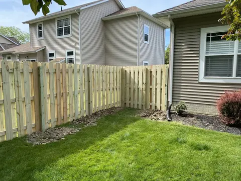 Shadowbox wood fencing