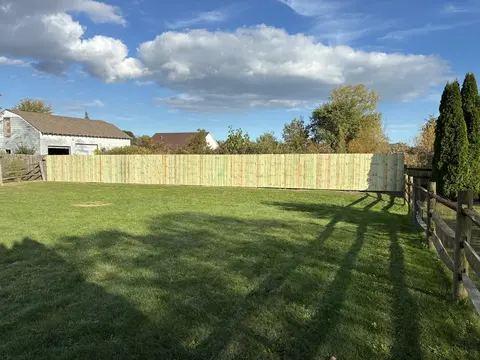 Wood privacy fencing
