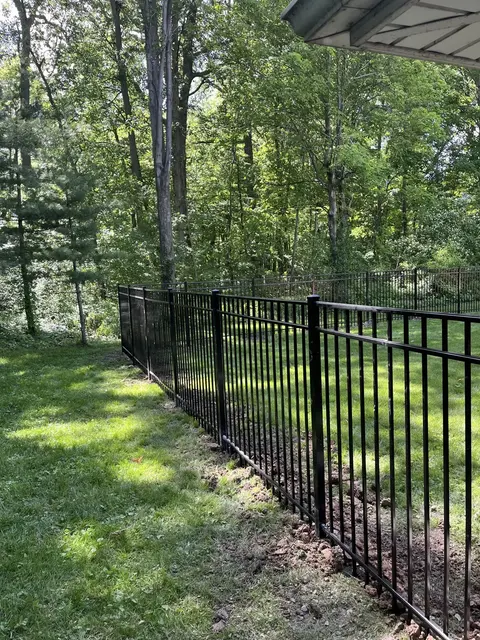 Flat-top ornamental metal fencing