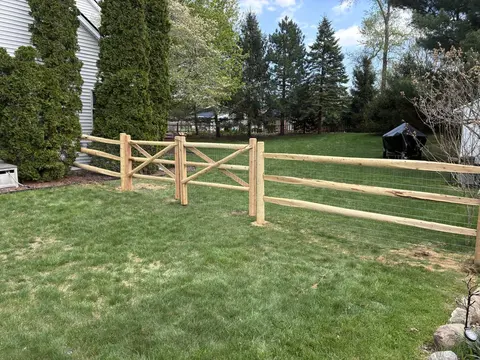 Split Rail + Wire Mesh