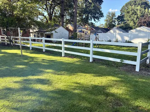 White 3-rail vinyl ranch rail