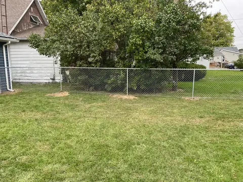 Silver-colored chain-link fencing
