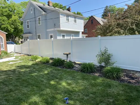 White privacy vinyl fencing