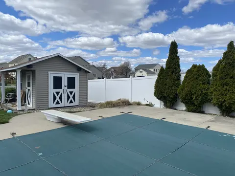 White privacy vinyl fencing