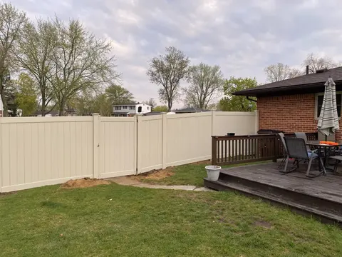 White privacy vinyl fencing