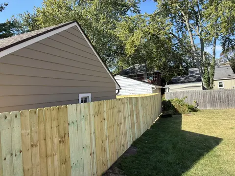 Wood privacy fencing