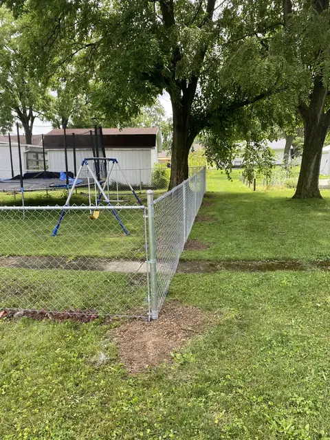 Silver-colored chain-link fencing