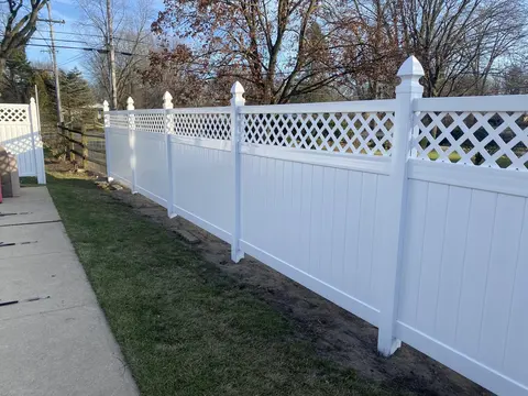 Vinyl privacy fence with lattice above the boards
