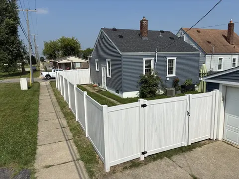 Vinyl double gate