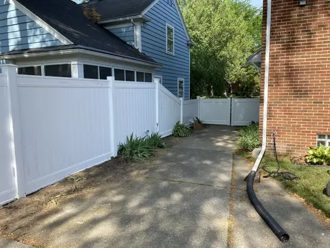 White privacy vinyl fencing