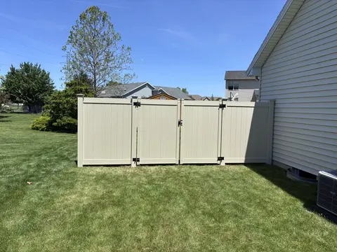 Vinyl double gate