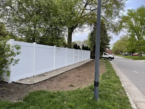 White privacy vinyl fencing