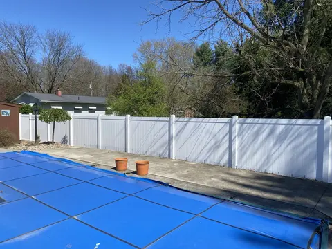White privacy vinyl fencing