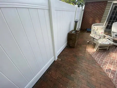 White privacy vinyl fencing
