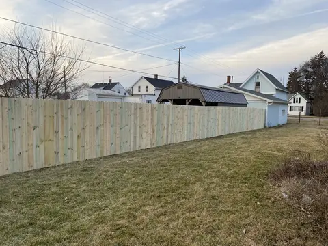 Wood privacy fencing