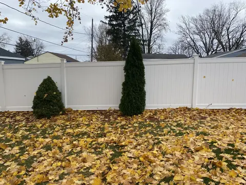 White privacy vinyl fencing