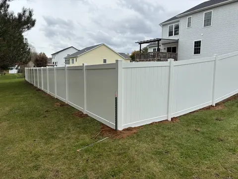 Two-tone vinyl privacy fencing