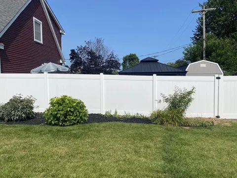 White privacy vinyl fencing
