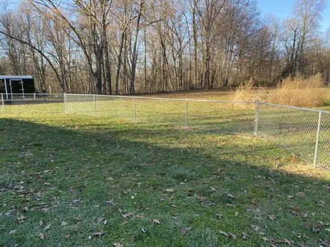 Silver-colored chain-link fencing