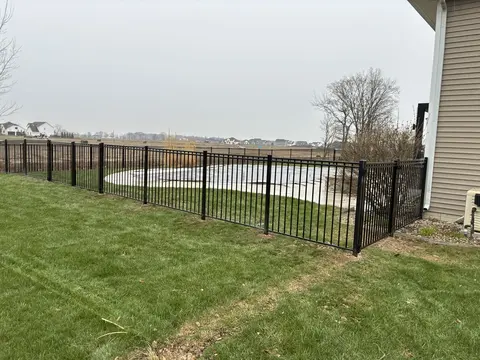 Flat-top ornamental metal fencing
