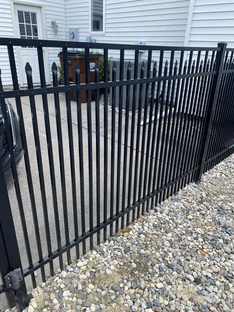 Spear-top ornamental metal fencing