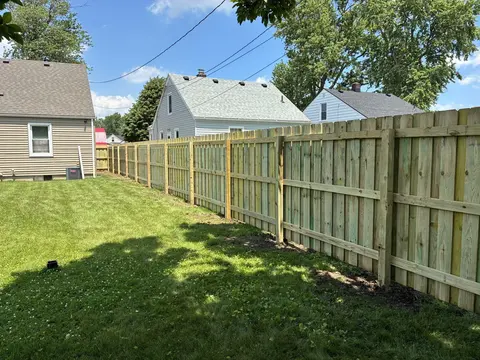 Wood privacy fence, viewed from the rail side