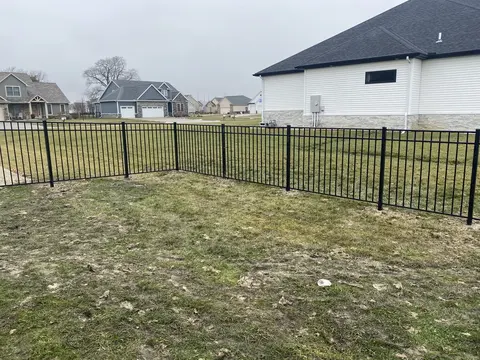 Flat-top ornamental metal fencing