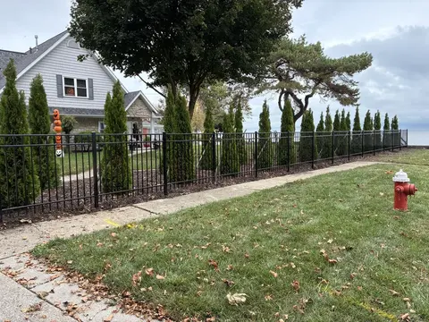 Flat-top ornamental metal fencing