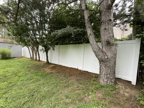 White privacy vinyl fencing