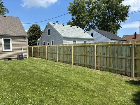 Wood privacy fence, viewed from the rail side