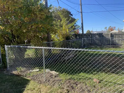 Silver-colored chain-link fencing