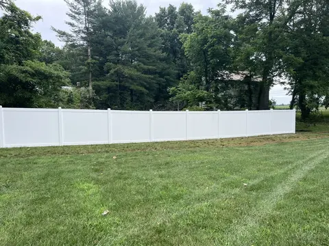 White privacy vinyl fencing