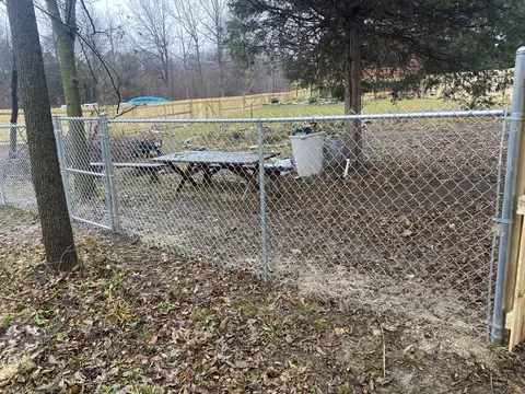 Silver-colored chain-link fencing